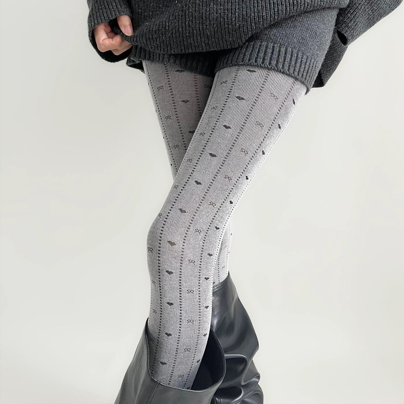 超强设计感灰色连裤袜女春秋款复古爱心镂空外穿白色打底裤配靴子