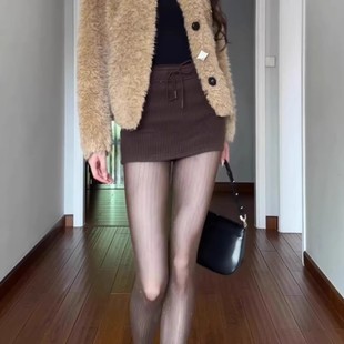 被竖纹灰丝辣到惹 超显瘦bi入 微透坑条竖纹黑丝灰丝袜好勾人