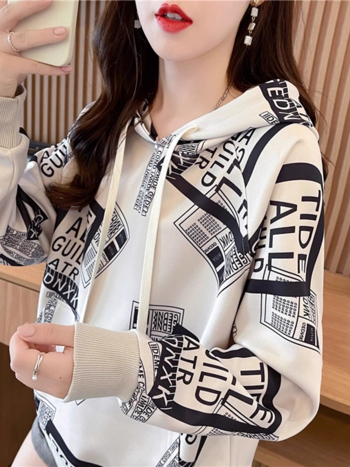 连帽卫衣女小个子春秋薄款2025新款宽松韩版减龄百搭时尚印花上衣