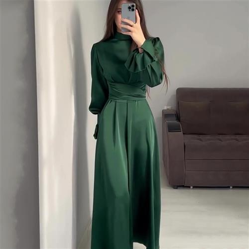 秋束腰泡泡袖绿色连衣裙 Waist tied bubble sleeved green dress