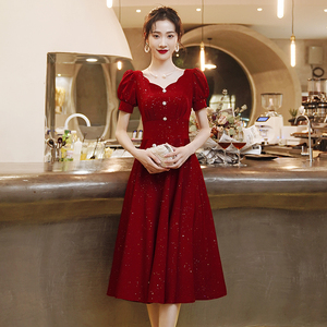 酒红色敬酒服新娘2023新款夏季小个子订婚连衣裙女法式结婚礼服女