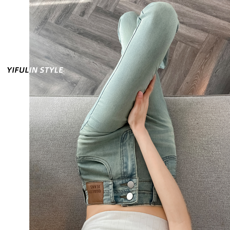 浅蓝色超软天丝牛仔喇叭裤女夏季薄款高腰垂感宽松显瘦微喇拖地裤