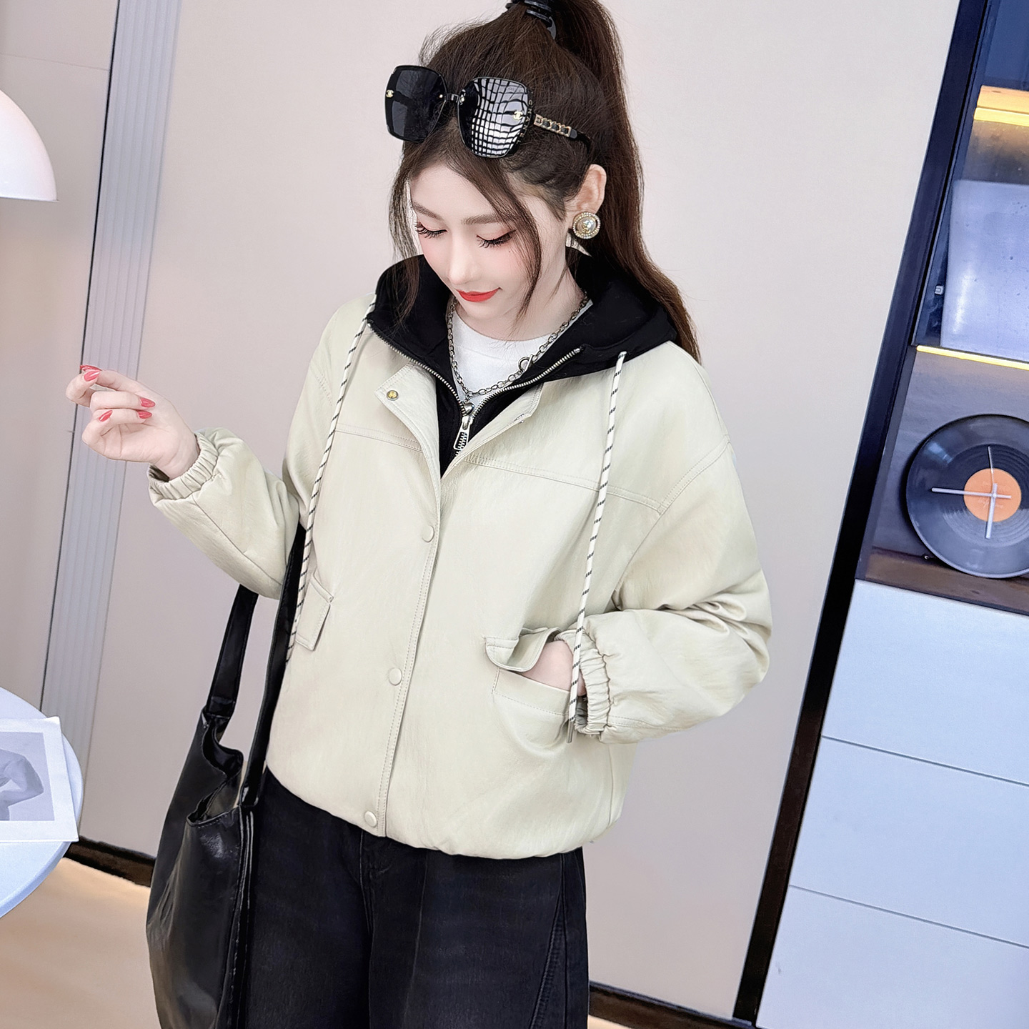 韩版连帽短款加厚皮衣外套女秋冬加绒宽松显瘦百搭假两件夹克开衫