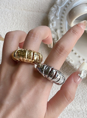 日系CoopKoopins风 时尚金属亮面牛角包螺纹开口戒指设计感气质