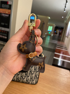 LV&GEDETE 法斗犬小狗汽车钥匙扣挂件男胸包钥匙链公仔女背包挂饰