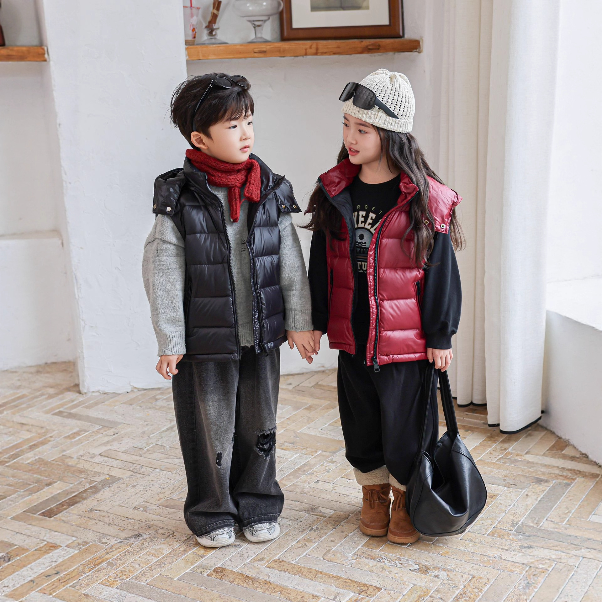 2025新款秋冬童装男女童亮面羽绒服马甲90绒防风加厚背心拆帽外穿