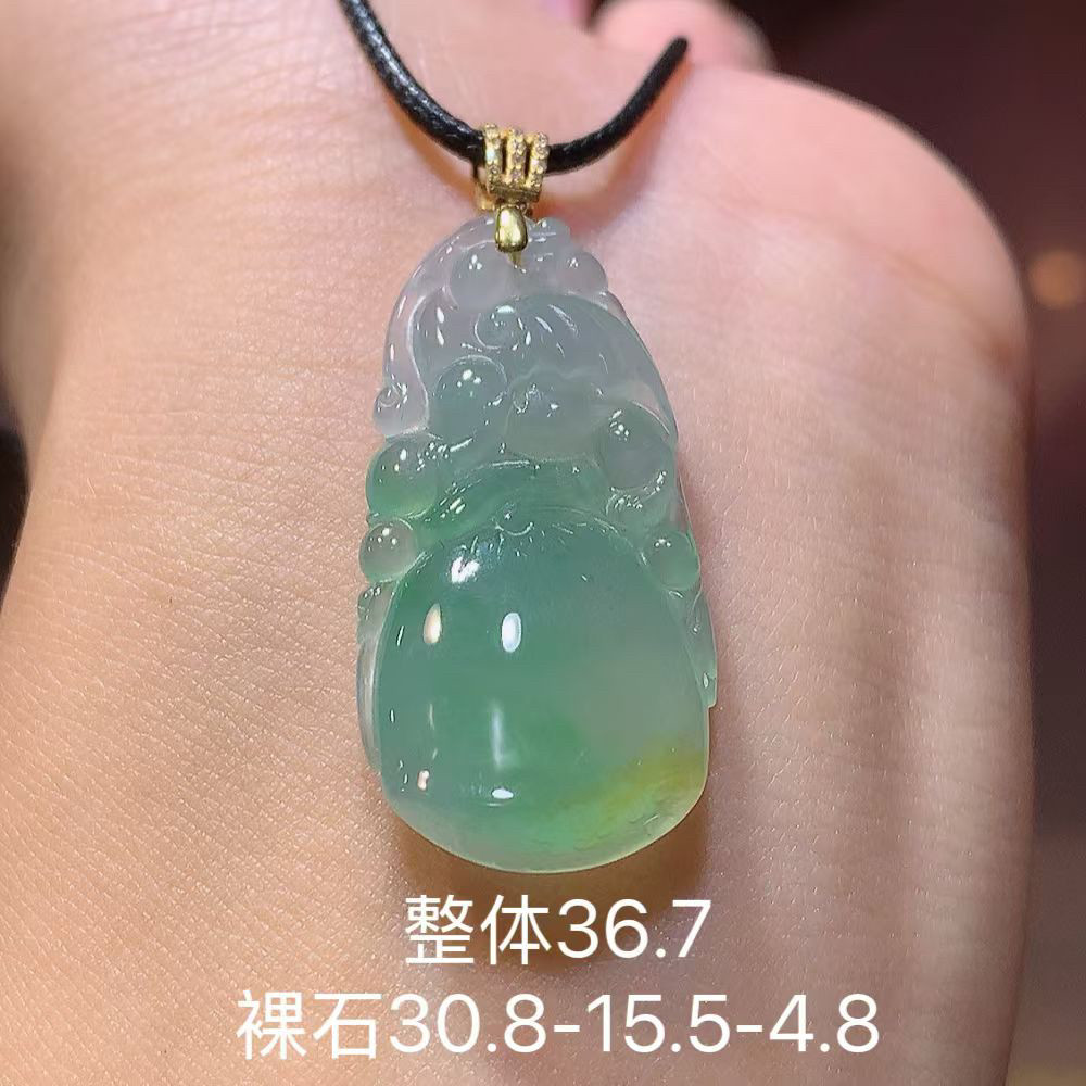 天然翡翠缅甸A货翡翠双彩冰种貔貅吊坠18k金扣翡翠玉石挂件