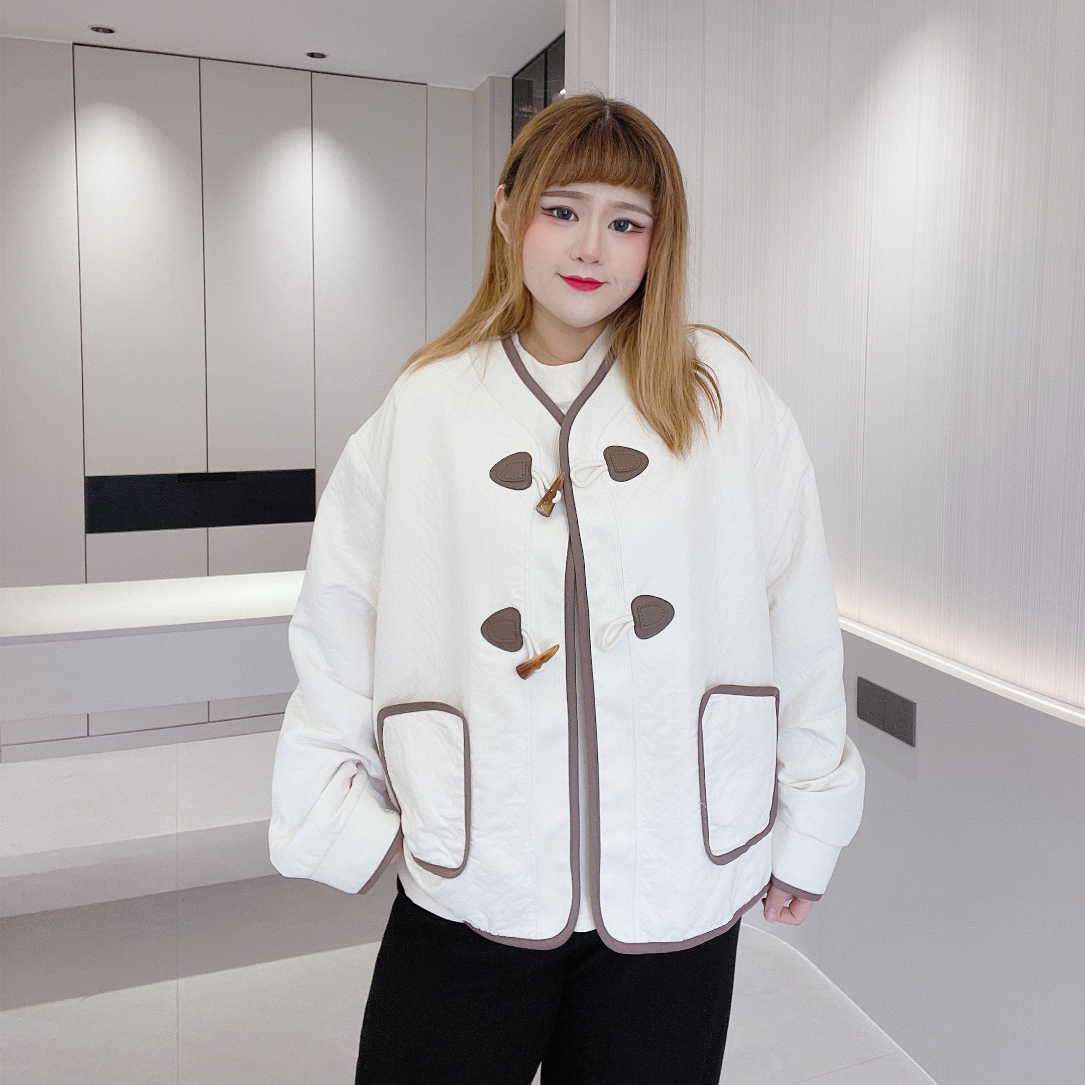 韩版菱格纹牛角扣宽松大码短外套