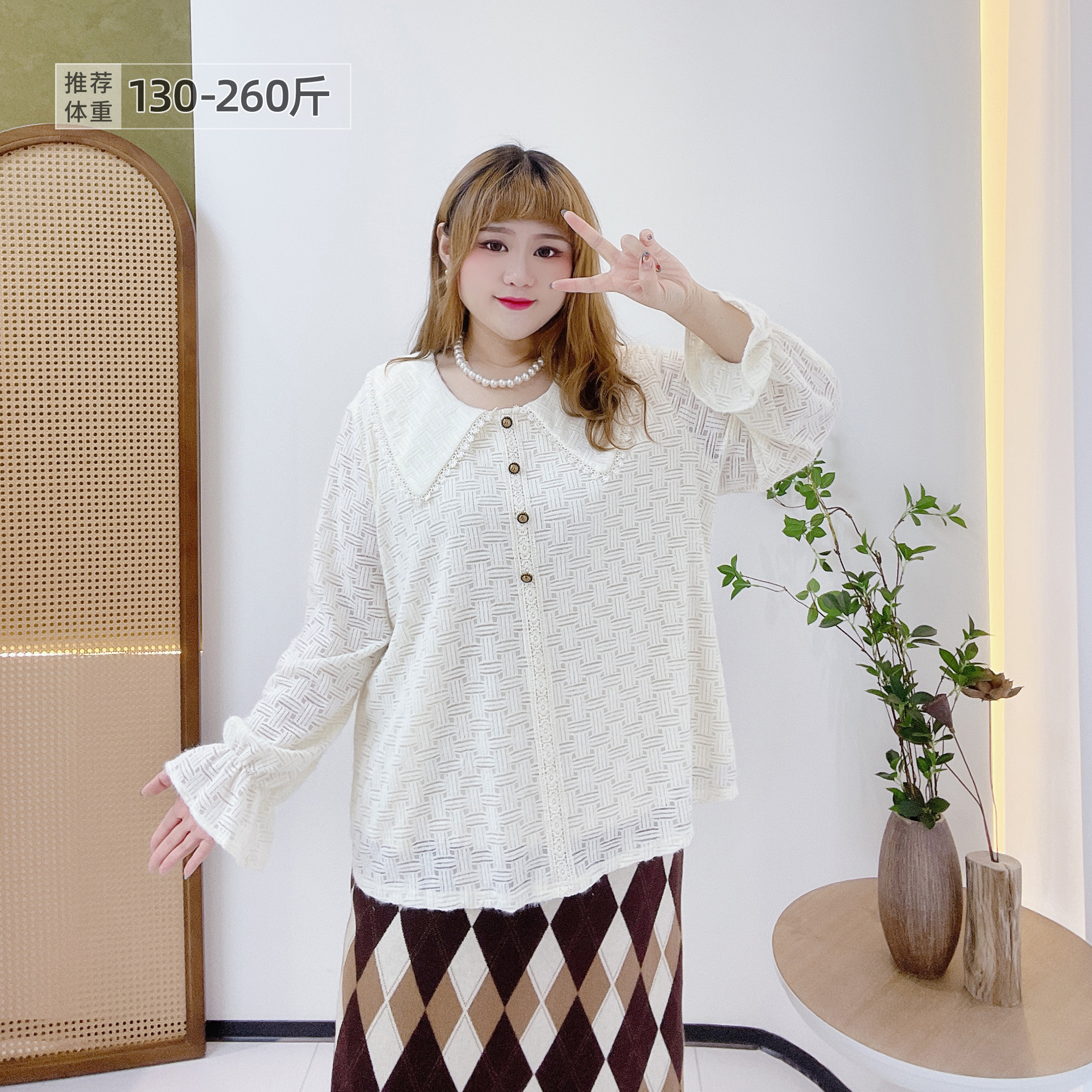 大码娃娃领蕾丝宽松衬衫