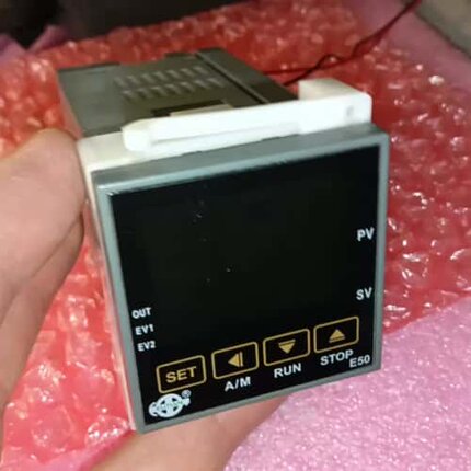 议价E50温控器，，没有任何破损，触摸按键灵敏可靠，外观可维修