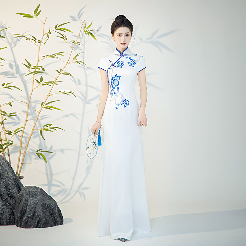 青花瓷旗袍秀走秀演出服2024新款中国风古筝合唱服新中式礼服长裙