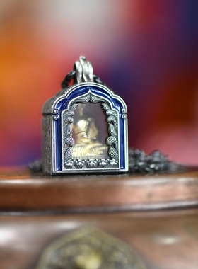 S925银镀金珐琅彩嘎乌盒吊坠藏式拱门卷草纹造型可开合随身装饰