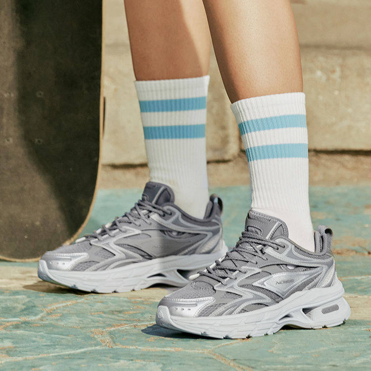 乔丹质燥运动鞋女款2025秋季新款网面缓震透气轻便时尚防滑休闲鞋