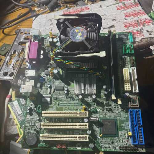 议价瑞传RUBY9710VLAF工业设备机主板实物图