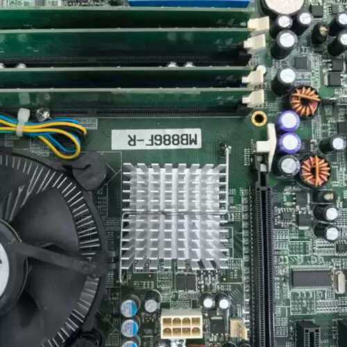 议价一张Intel主板MB86F-R，成色不错，功能完好无维修