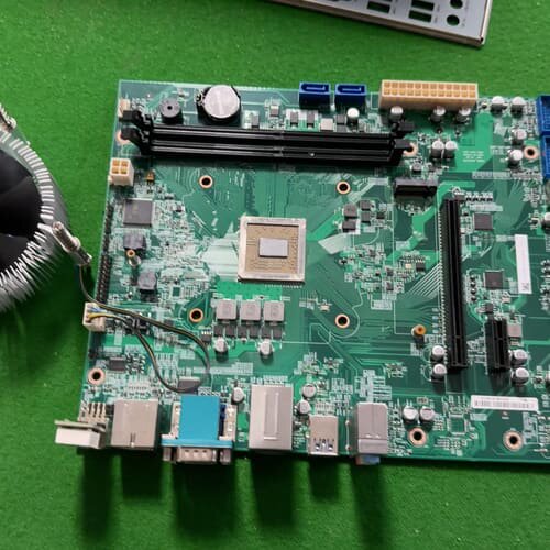 议价兆芯KX-U6780A主板，支持64G内存，VGA HDMI