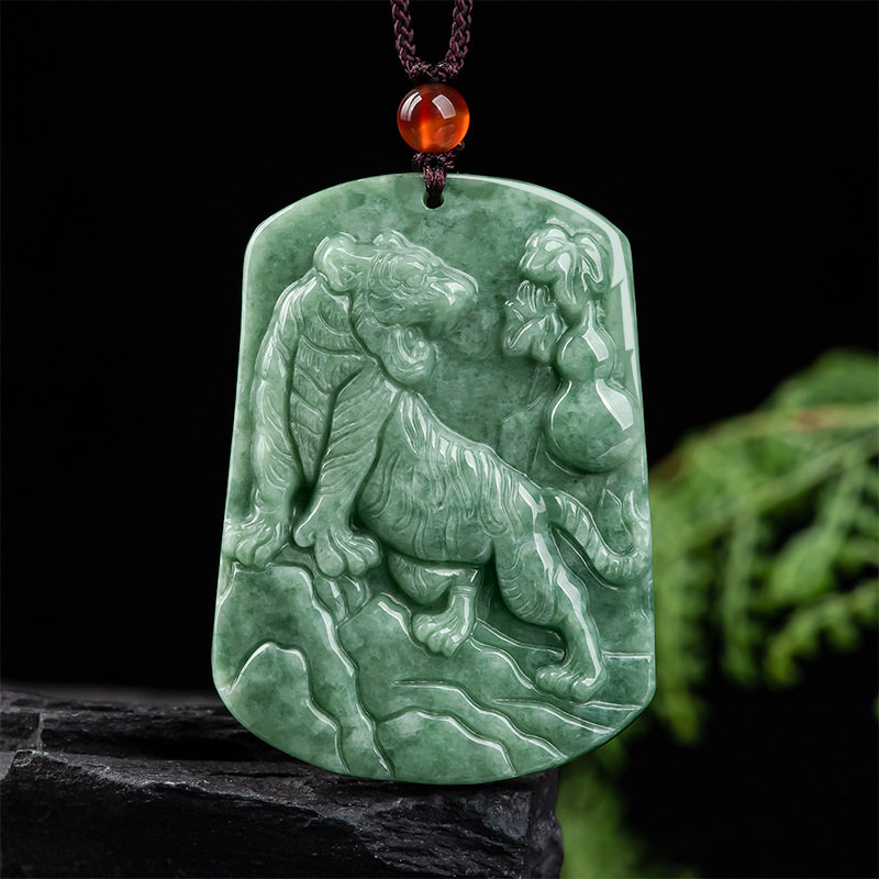 天然正品a货翡翠生肖虎啸福到虎吊坠虎牌豆种玉石玉佩男女款挂件