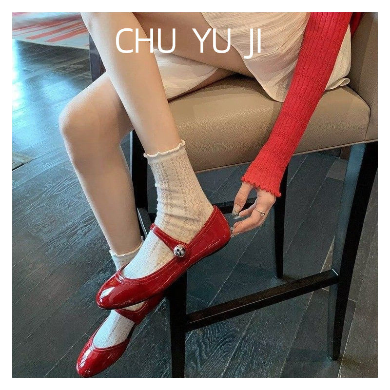 通勤女鞋法式可爱圆头平底单鞋女2026新款百搭侧空配裙子红色浅口