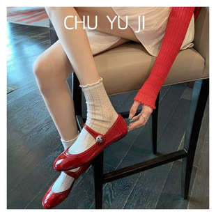 通勤女鞋法式可爱圆头平底单鞋女2026新款百搭侧空配裙子红色浅口