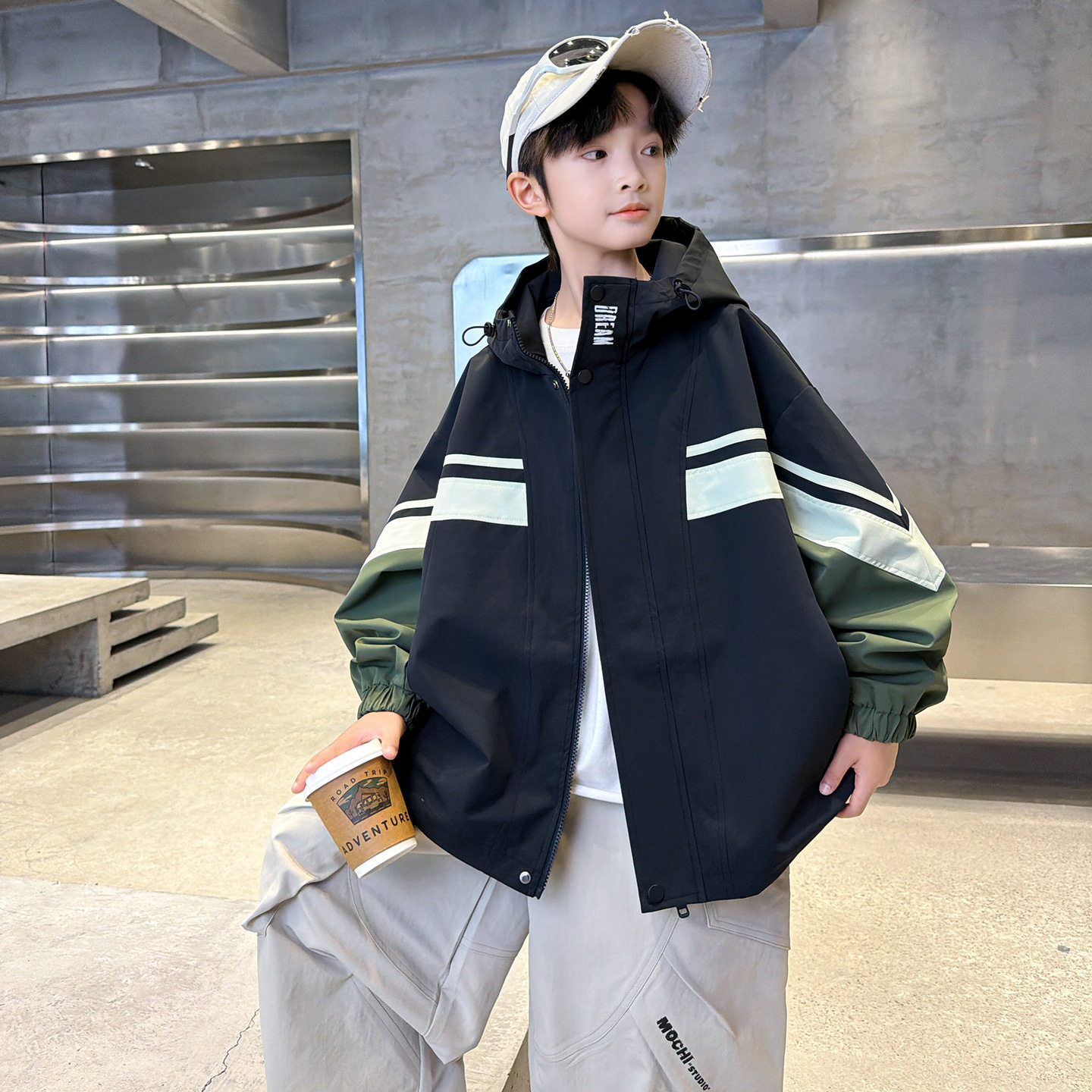 男童秋季拼色连帽防风冲锋衣