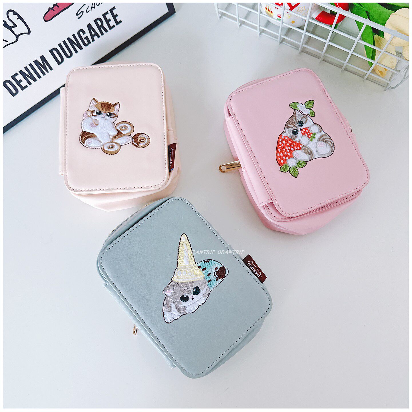 日系卡通可爱猫咪刺绣旅行化妆口红眉笔收纳包带镜子冰淇淋pu