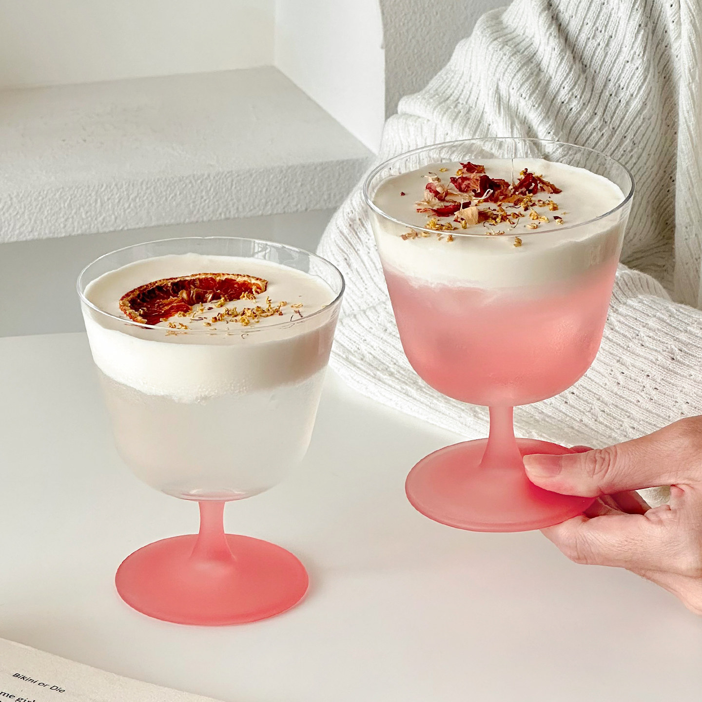 高颜值磨砂粉色高脚玻璃杯家用氛围感女生微醺调酒果酒饮品杯子