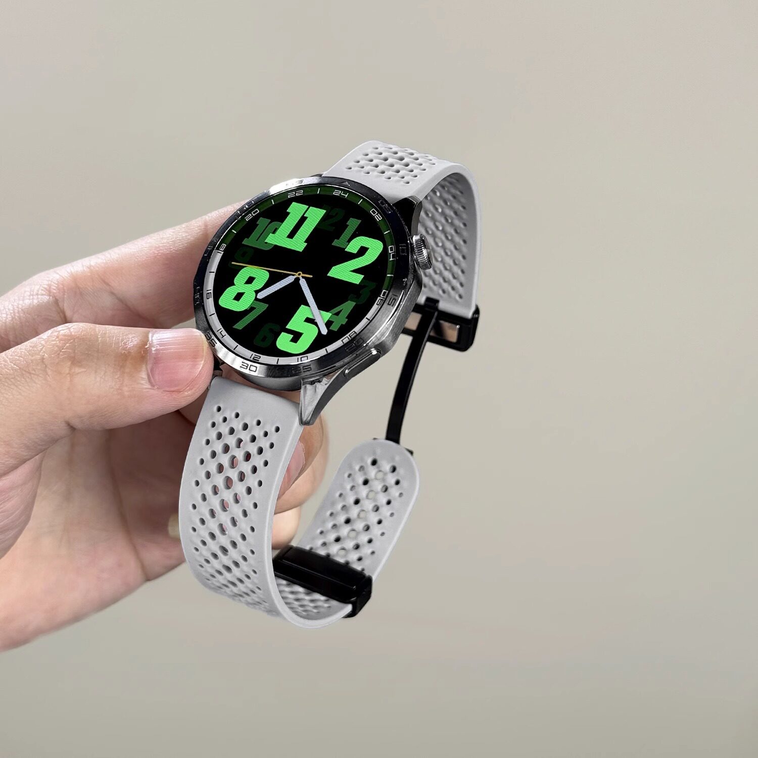 适用小米watchs4手表s5透气洞洞硅胶磁吸表带watch3/color2运动版