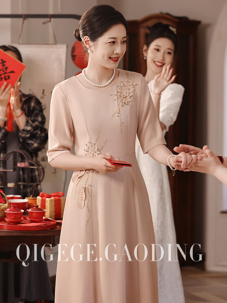 핑크 해피 시어머니 결혼식 연회 드레스 2024 새로운 고급 젊은 어머니 결혼식 이브닝 드레스 드레스 고귀하고 세련된 여름