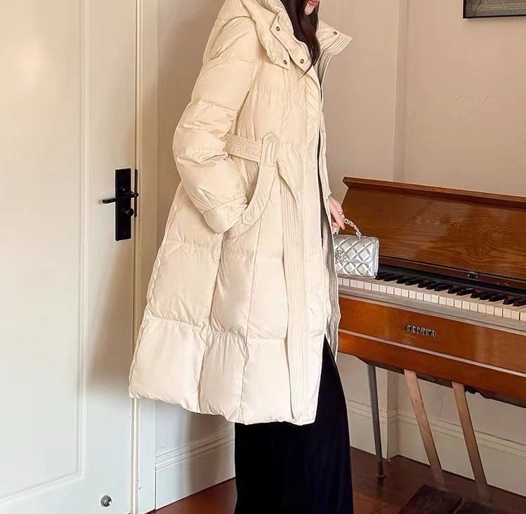 2024新款90白鸭绒冬季洋气宽松显瘦连帽米色中长款轻薄羽绒服女