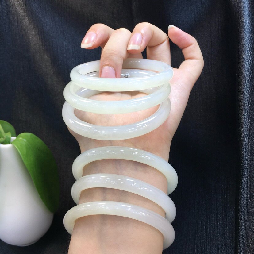 新疆天然籽料和田玉羊脂白玉细圆条手镯年轻高端手镯一物一证玉镯