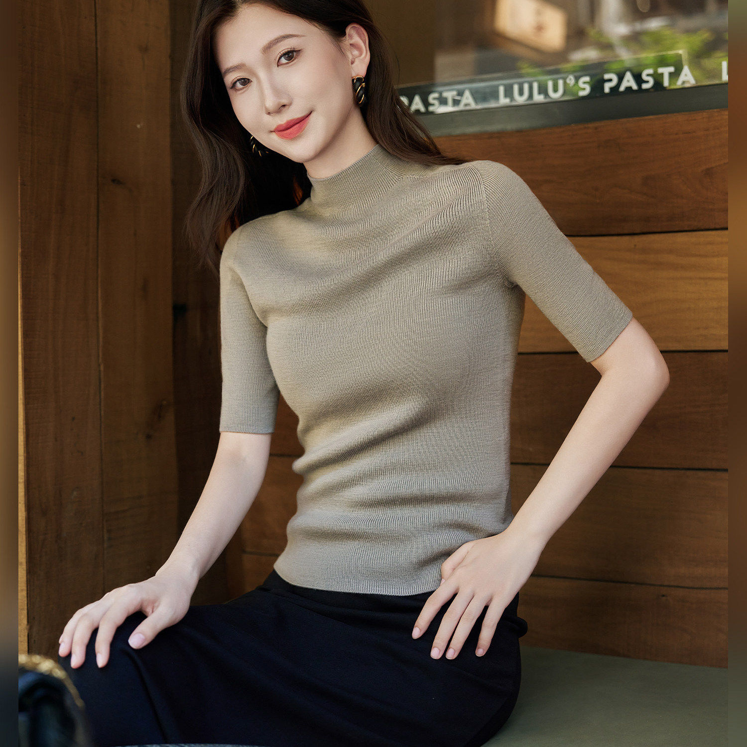 半高领短袖针织衫女春秋修身显瘦内搭2026新款极简风软糯打底上衣