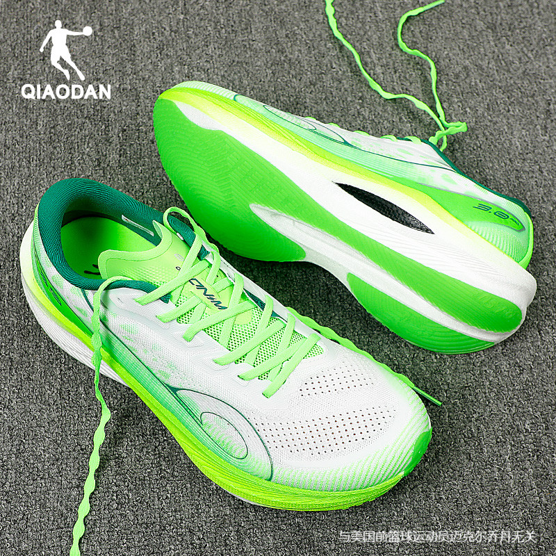 乔丹强风3PRO跑步鞋男款专业竞速训练体测跑鞋透气减震半掌碳板鞋