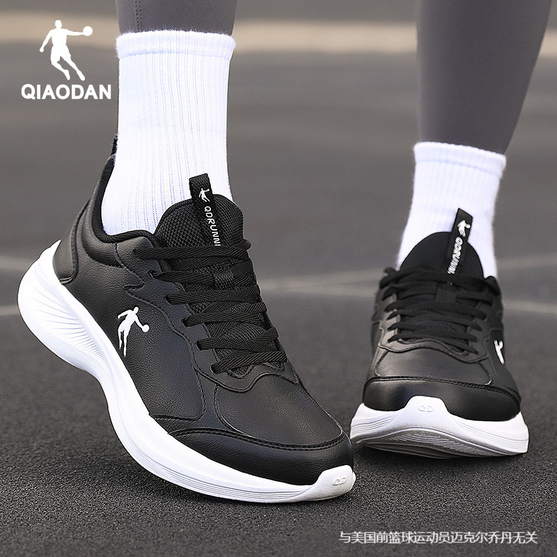 乔丹运动鞋女鞋皮面防水跑步鞋