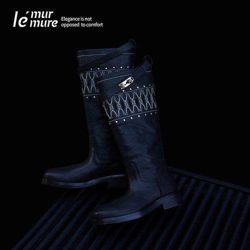 Le'Murmure马衔扣镂空浮雕马靴