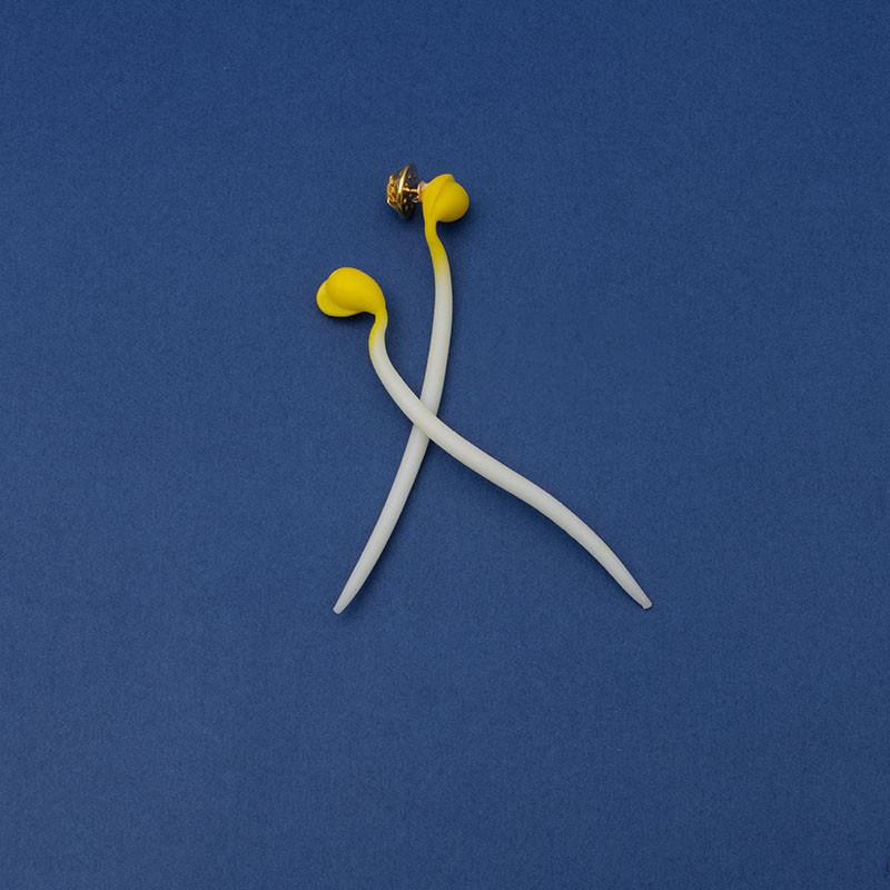 一根豆芽胸针原创可爱设计学生男女徽章小众书包衣服配饰新款扣针