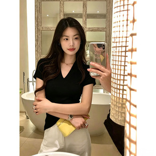 老钱风气质正肩针织衫T恤女夏季时尚简约通勤修身显瘦黑色V领上衣