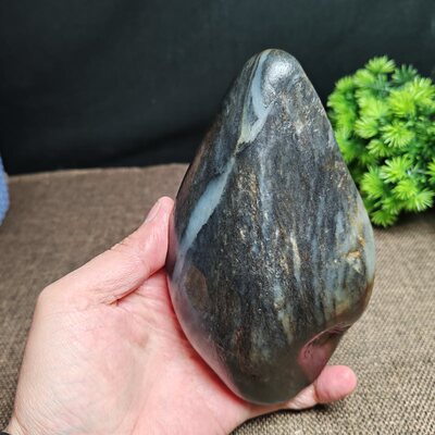 和田玉摆件原石黑白分明水墨山水
