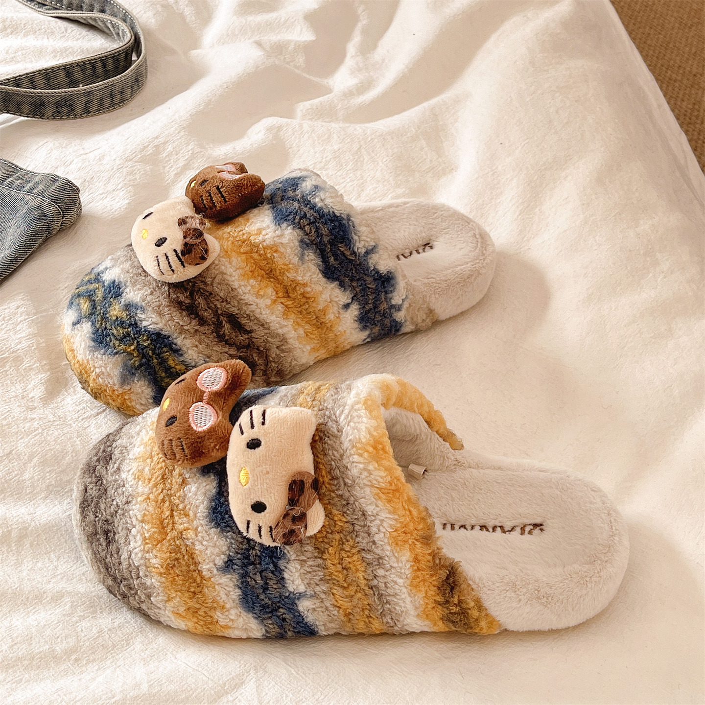 可爱kt猫拼色保暖毛毛拖鞋