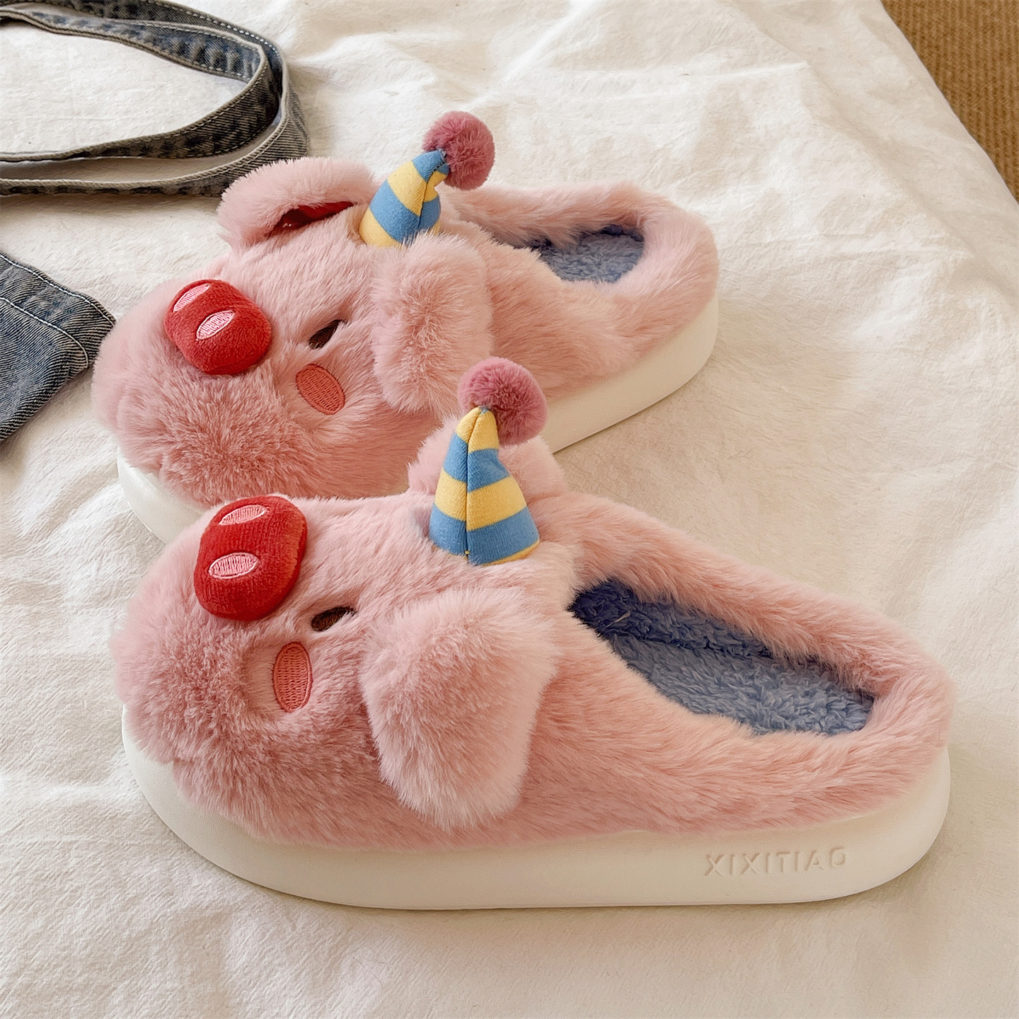 可爱礼帽小猪保暖毛毛拖鞋