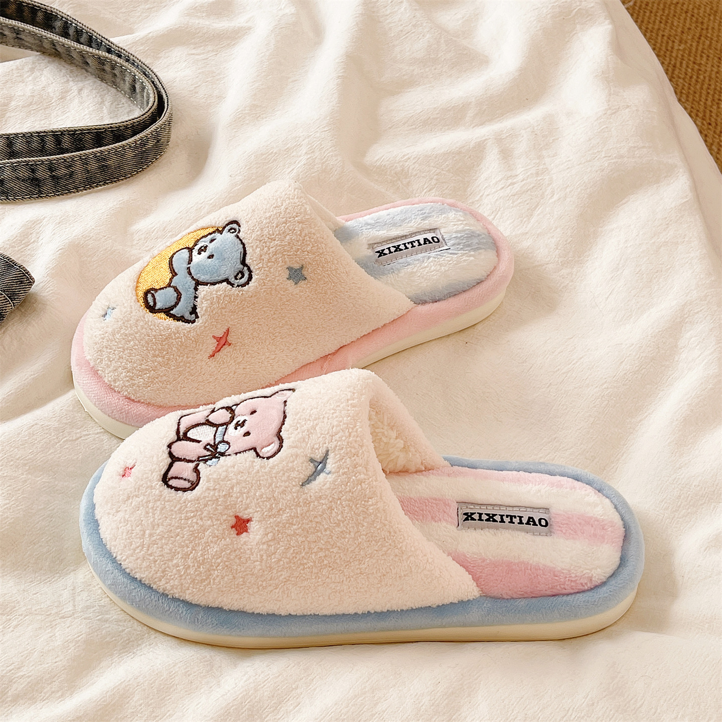 可爱小熊刺绣保暖毛毛拖鞋