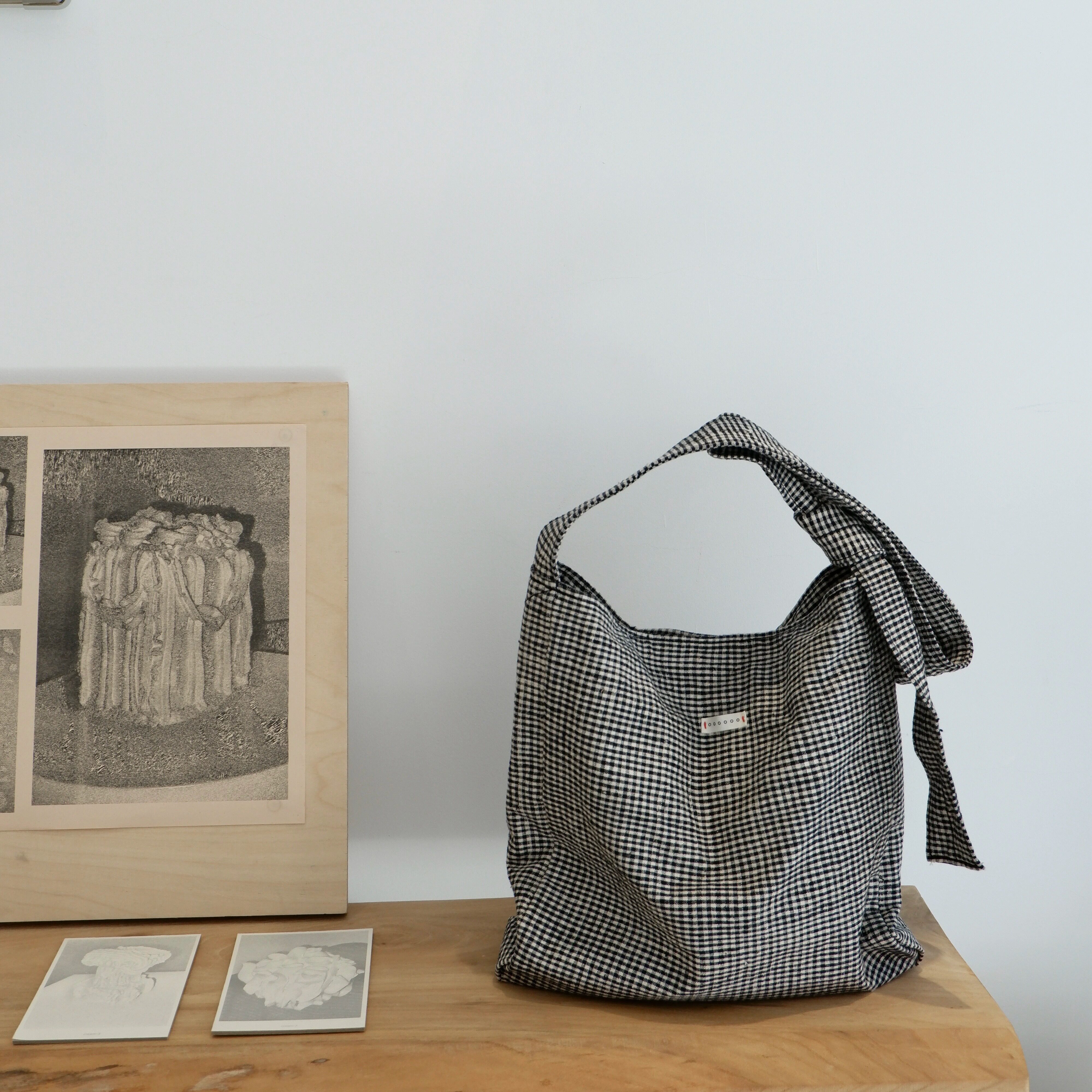 OPEN THE MARKET|黑白格纹斜挎单肩自由调节粗肩带布包/咖啡条绒