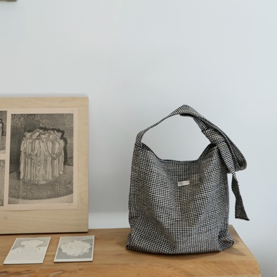 OPEN THE MARKET|黑白格纹斜挎单肩自由调节粗肩带布包/咖啡条绒