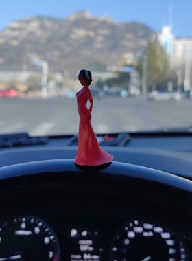 晚通用新款1:64微缩人偶结婚礼服蓝裙女医生西装男沙盘场景红青花