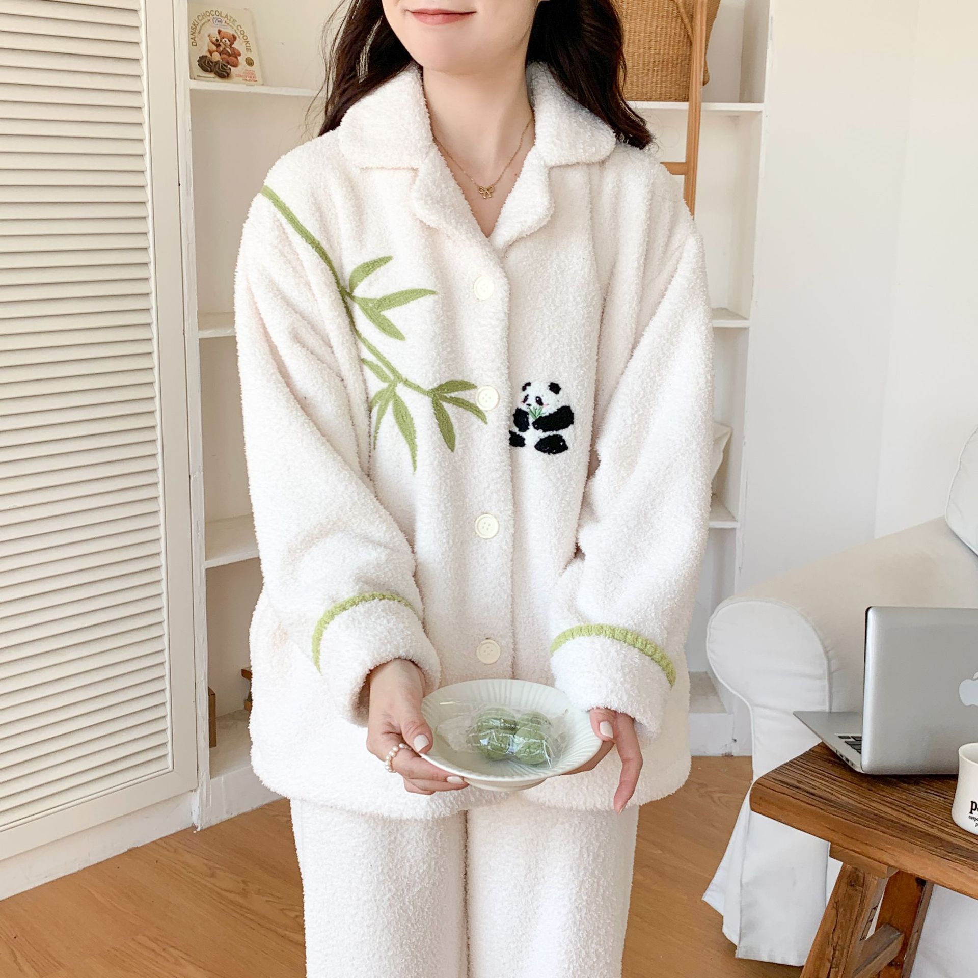 秋冬季珊瑚绒睡衣女加绒加厚保暖甜美法兰绒冬天可外穿家居服