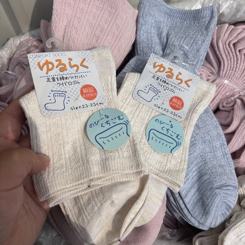 日本标准「ゆるらく」松口袜。外贸日单女纯色浮雕透气棉混中筒袜