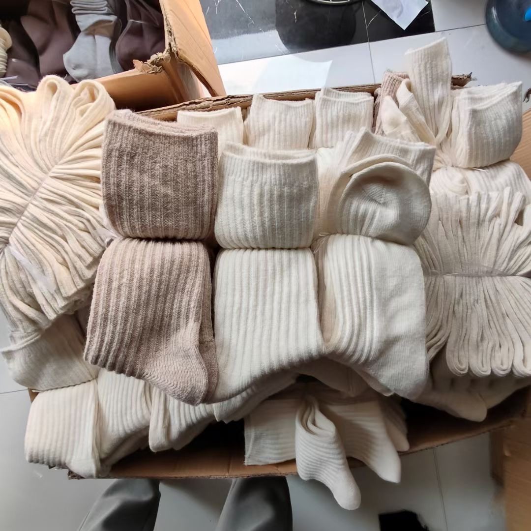 超柔!出口羊毛羊绒外贸原单女袜保暖情侣加厚发热袜中长筒松口袜