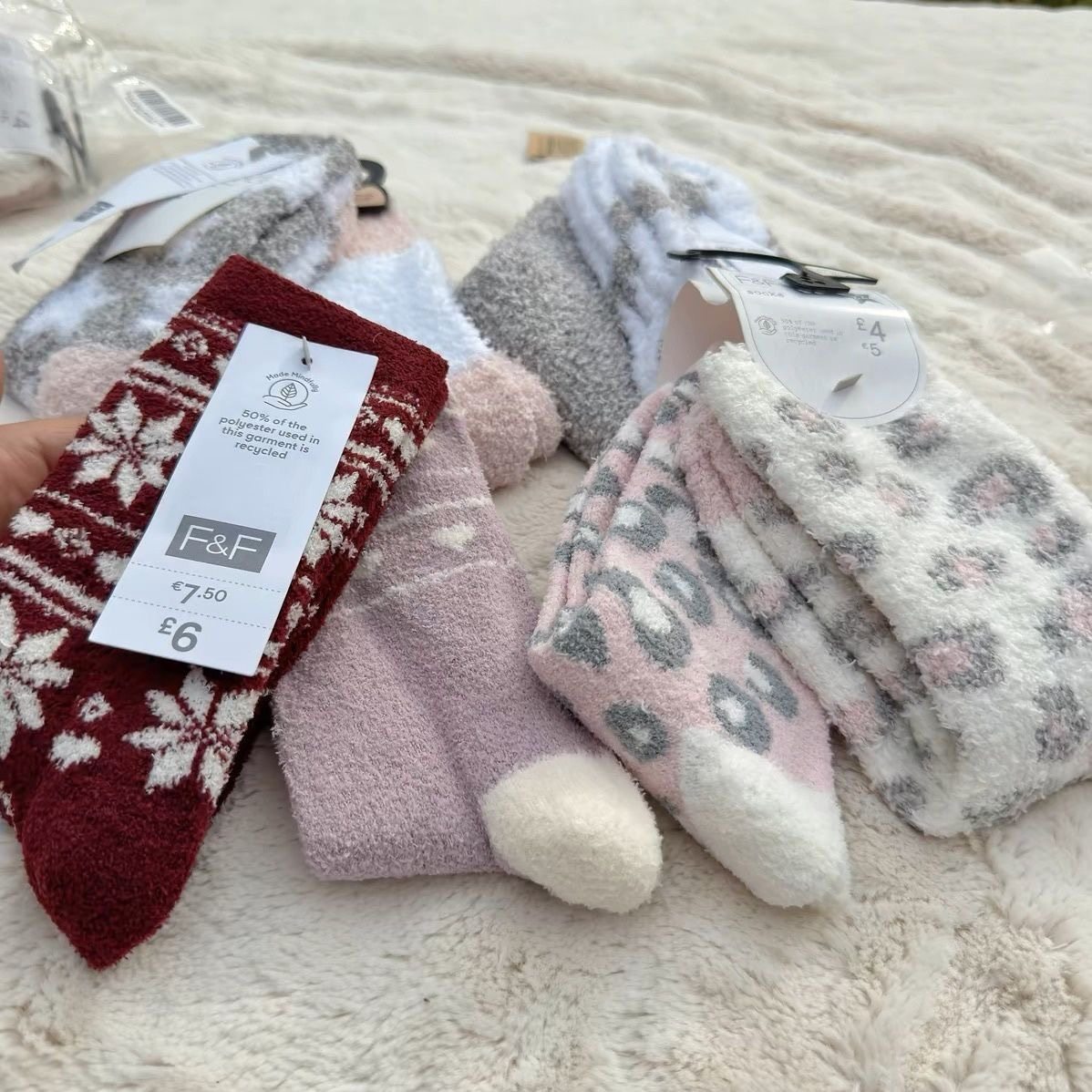 外贸出口英国女秋冬款羽绒纱保暖睡眠袜中筒袜加厚冬家居地板袜