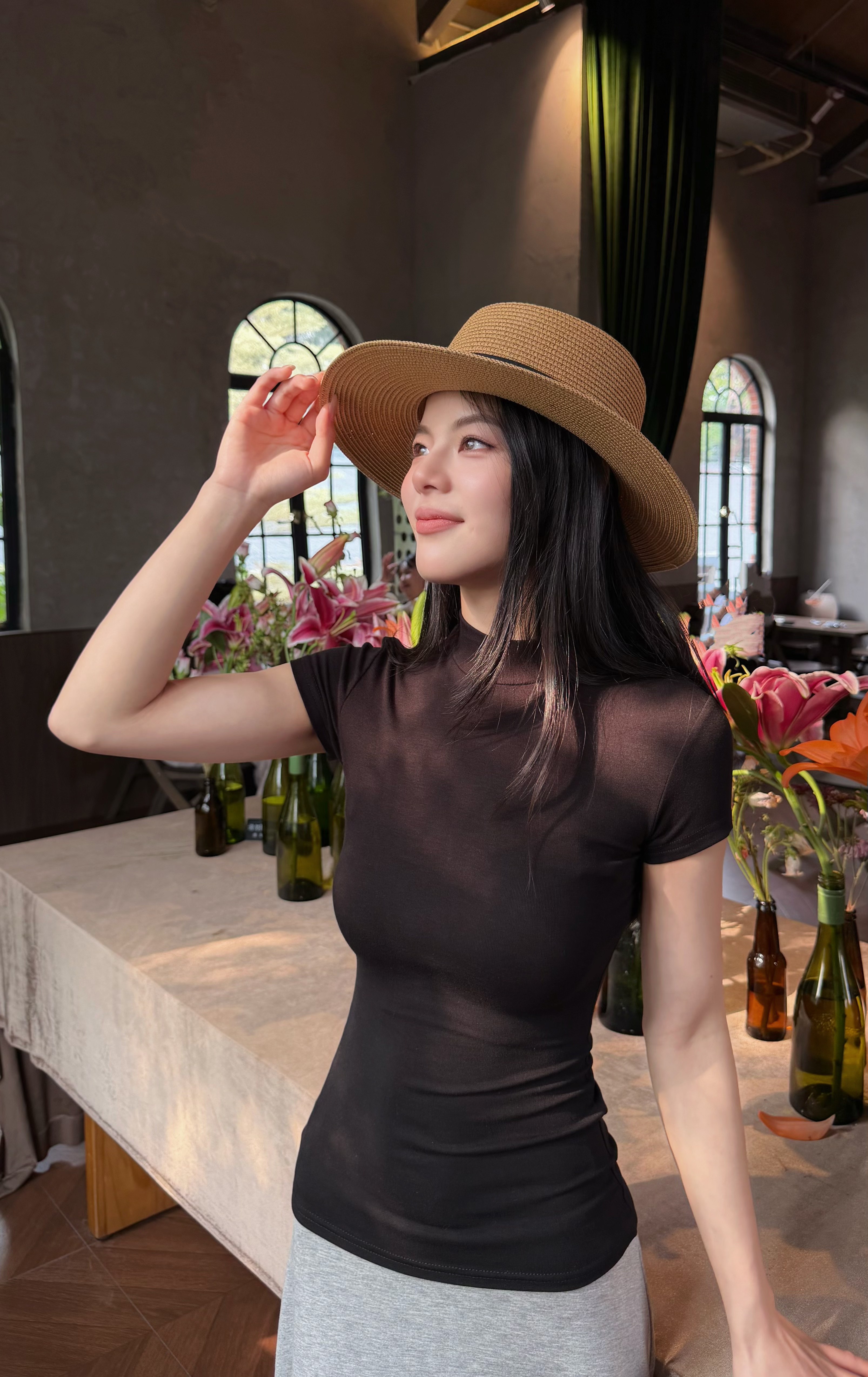 张涵涵老钱风黑色半高领短袖正肩T恤女纯欲风辣妹高弹力显瘦上衣