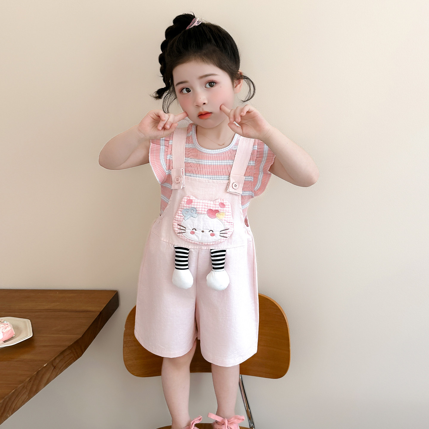 女童夏季可爱休闲条纹短袖背带裤两件套2026新款夏季薄女宝宝套装