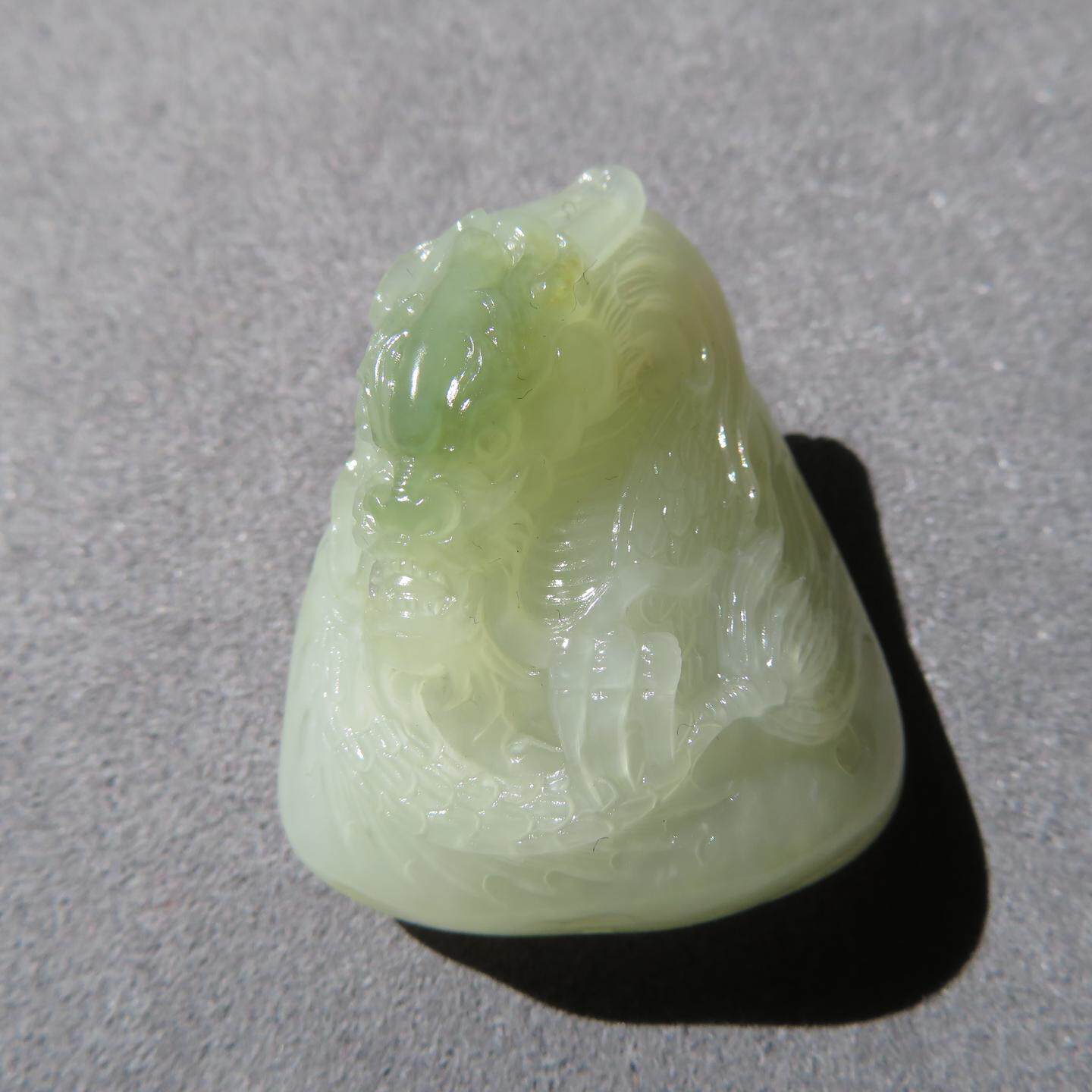 一方玉舍新疆和田玉背面满皮白玉籽料带翠龙行天下吊坠挂件